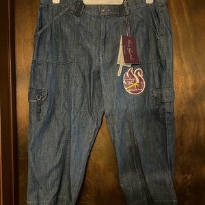 Gloria Vanderbilt Mid Rise Capri